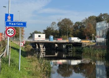 Nieuwe fietsbrug moet oversteken naar Coornhert Lyceum veiliger maken